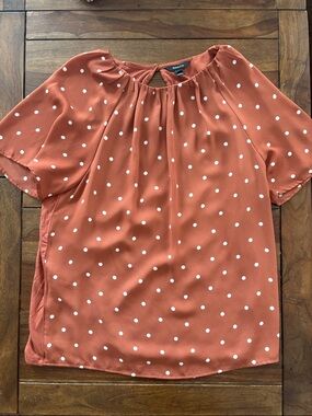 RW&CO. Rust Polka Dot Short Sleeve Blouse